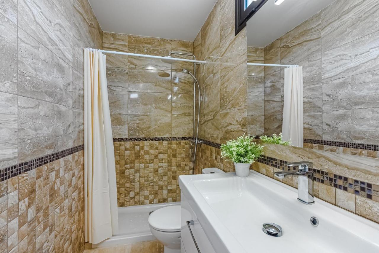 Apartment Apart America - 150 Meters From The Beach, Free Wi-Fi Arona  Ngoại thất bức ảnh