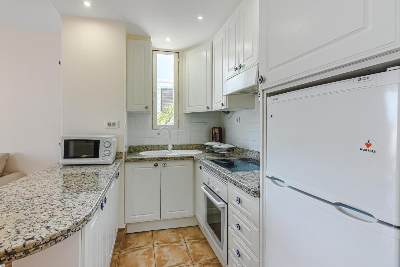 Apartment Apart America - 150 Meters From The Beach, Free Wi-Fi Arona  Ngoại thất bức ảnh